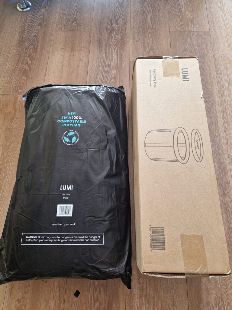 Lieferung des Lumi recoveryPOD: Karton und Cover im Polybag